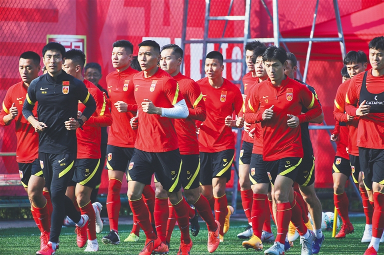 官方：凯塞多踩踏对手染红停赛3场 盖耶掌掴队友停赛2场（官方通报：凯塞多踩踏染红禁赛三场，盖耶掌掴队友禁赛两场）