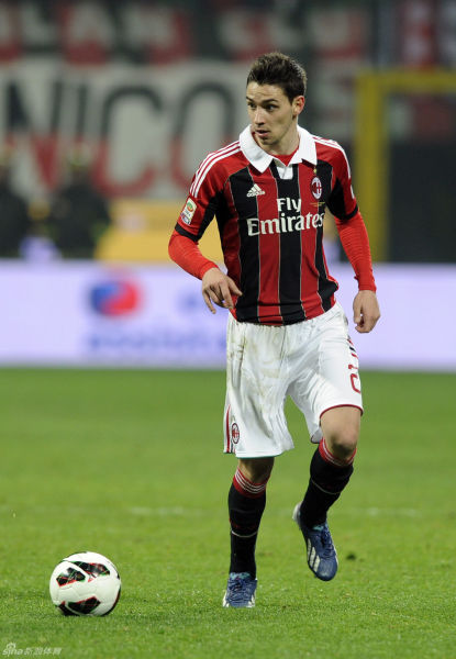 荷兰前国脚齐赞：赖因德斯就像是永动机，是他带领荷兰队前进（荷兰名宿齐声称赞：赖因德斯宛若永动机，驱动荷兰队向前）