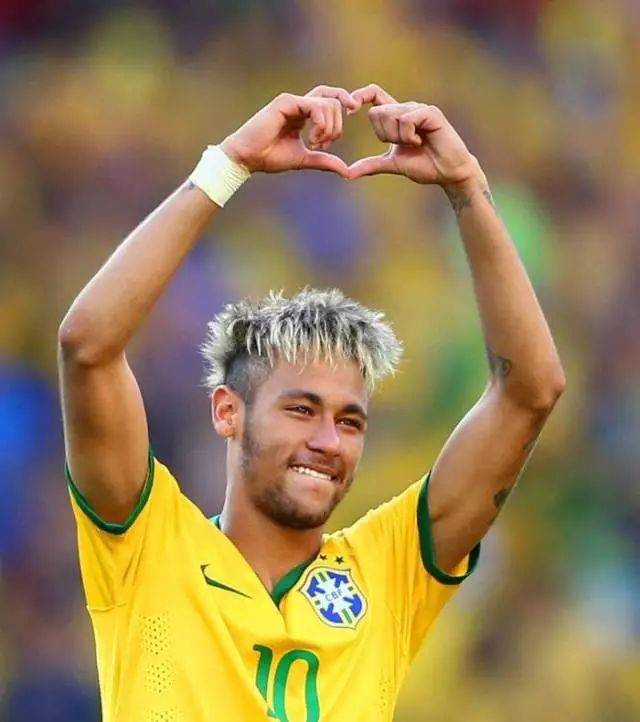 ESPN：曼联重点关注边翼卫引援，并且有7名中场目标（ESPN称曼联优先补强边翼卫，锁定7位中场候选）