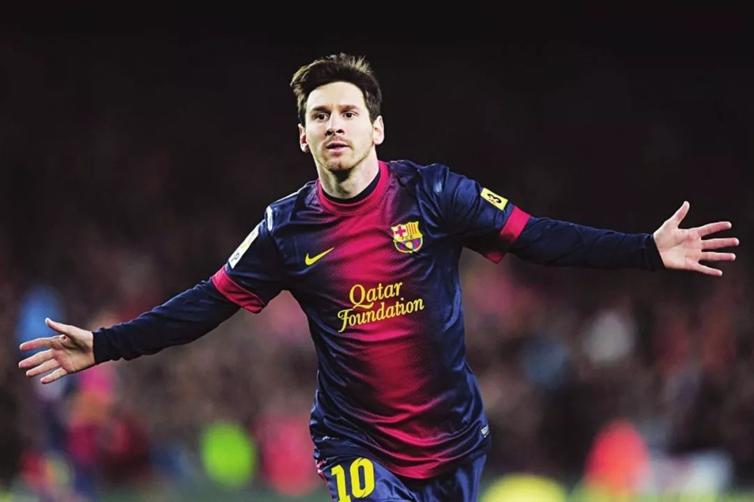 对手主帅：我想选梅西是第一人！只要他没退役就是最强的！（对手主帅：梅西是我心中的第一人，只要未退役他就是最强！）