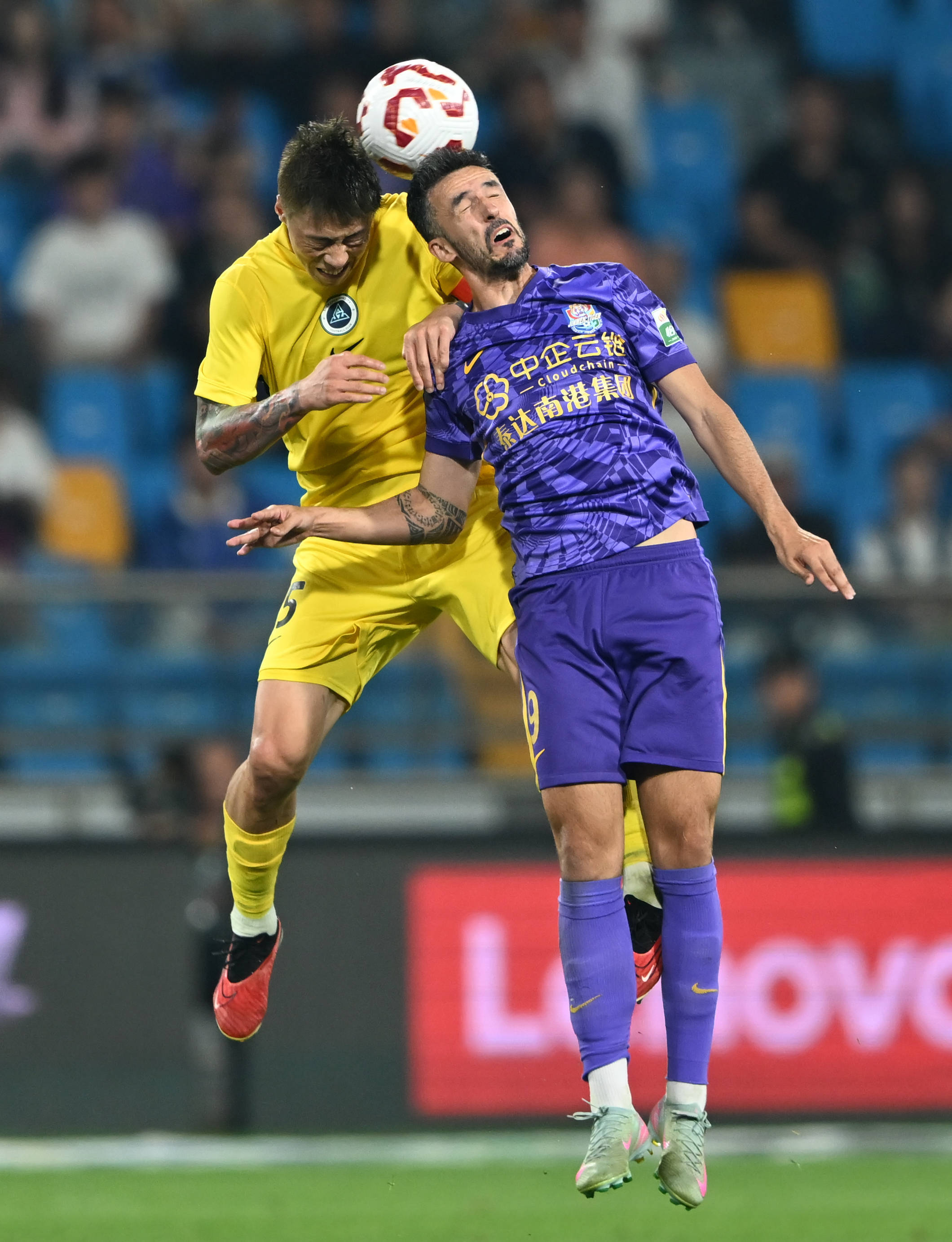 明年征战中超？黄希扬：没考虑那么多，得跟铜梁龙进一步沟通（明年踢中超？黄希扬：暂未多想，仍需与铜梁龙进一步沟通）