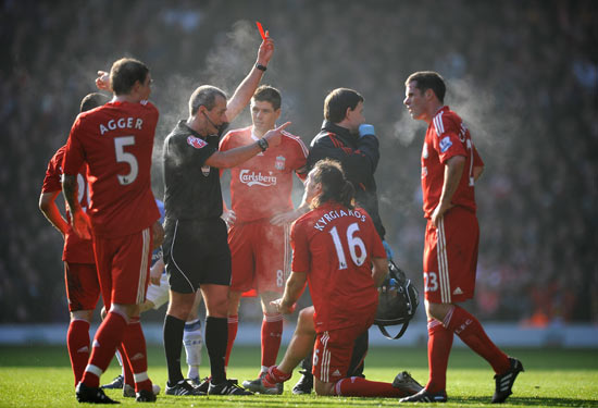 孔蒂：德佬说这是真正领袖带领下的胜利？总感觉是在说他自己（孔蒂回击德佬：所谓“真正领袖”的胜利，听起来像在说他自己）