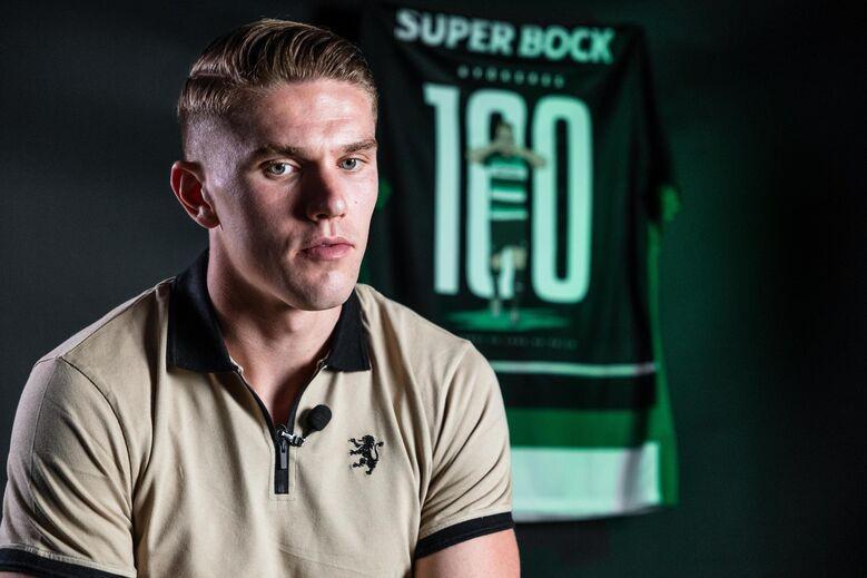 ESPN：曼联重点关注边翼卫引援，并且有7名中场目标（ESPN称曼联优先补强边翼卫，锁定7位中场候选）