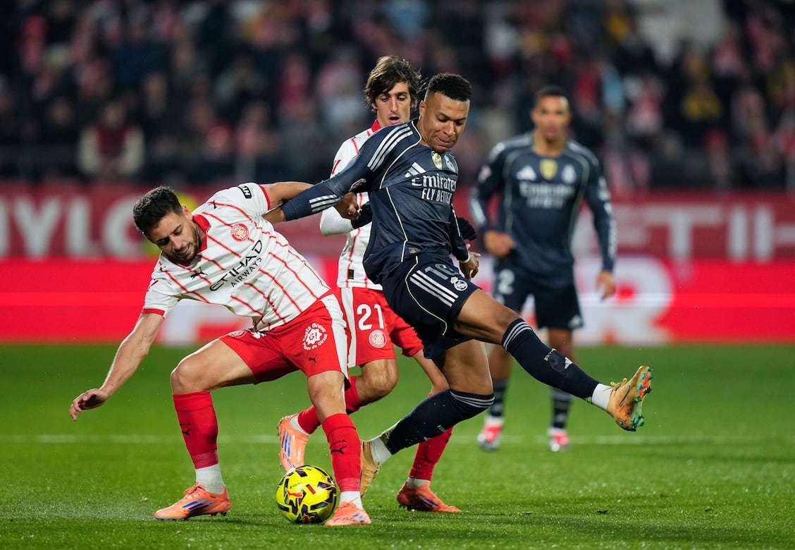 犯规太快！杨瀚森首节登场3分49秒领到第二次犯规被换下场（首节出战仅3分49秒，杨瀚森早早两犯被换下）