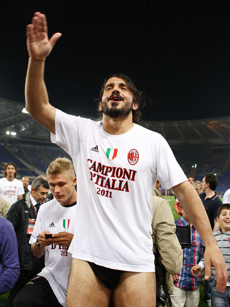 跟队：米兰不太可能在一月运作莱万，但他是夏窗的理想人选（队记：米兰冬窗引进莱万可能性不大，夏窗仍视其为理想目标）