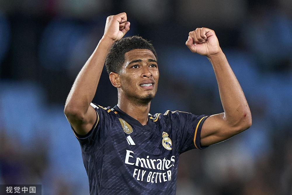 篮球湖人球员训练营全程记录公开（洛杉矶湖人球员训练营全程纪实发布）