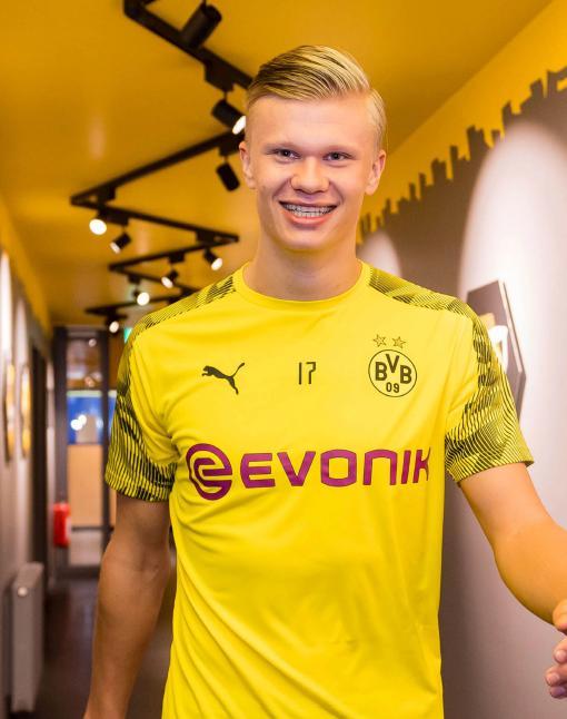 詹姆斯篮板表现抢眼，助球队逆转