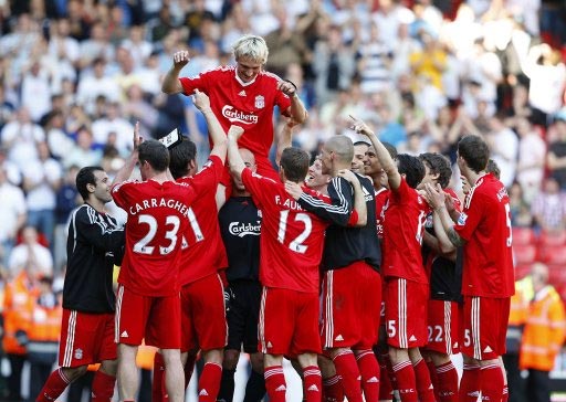 马卡：赫伊森最近状态明显下滑，但俱乐部依然对其充满信心（马卡：赫伊森近期表现下滑，俱乐部依旧信任他）