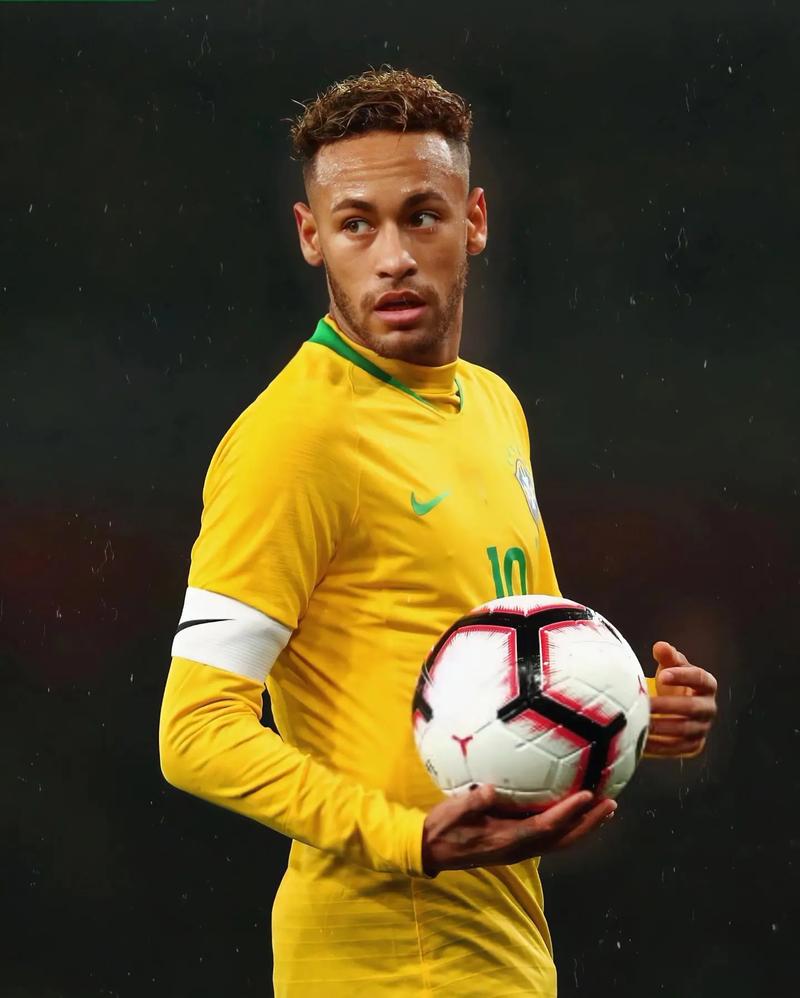 美记：独行侠交易戴维斯并非板上钉钉，他们不着急聘请总经理（美记称：独行侠追求戴维斯的交易尚未定案，暂不急于任命总经理）