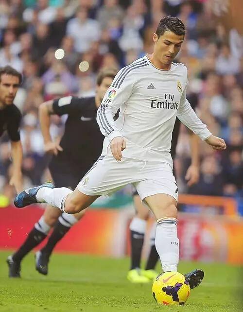 塔拉维亚主帅：对阵皇马将载入球队历史，裁判不应被过多讨论（塔拉维亚主帅：与皇马之战将写入队史，勿过度讨论裁判）