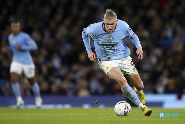 网红分享诺坎普VIP区观赛体验：美食、超近距离观赛，体验感拉满（网红打卡诺坎普VIP包厢：顶级餐饮加持，近距离看球沉浸感爆棚）